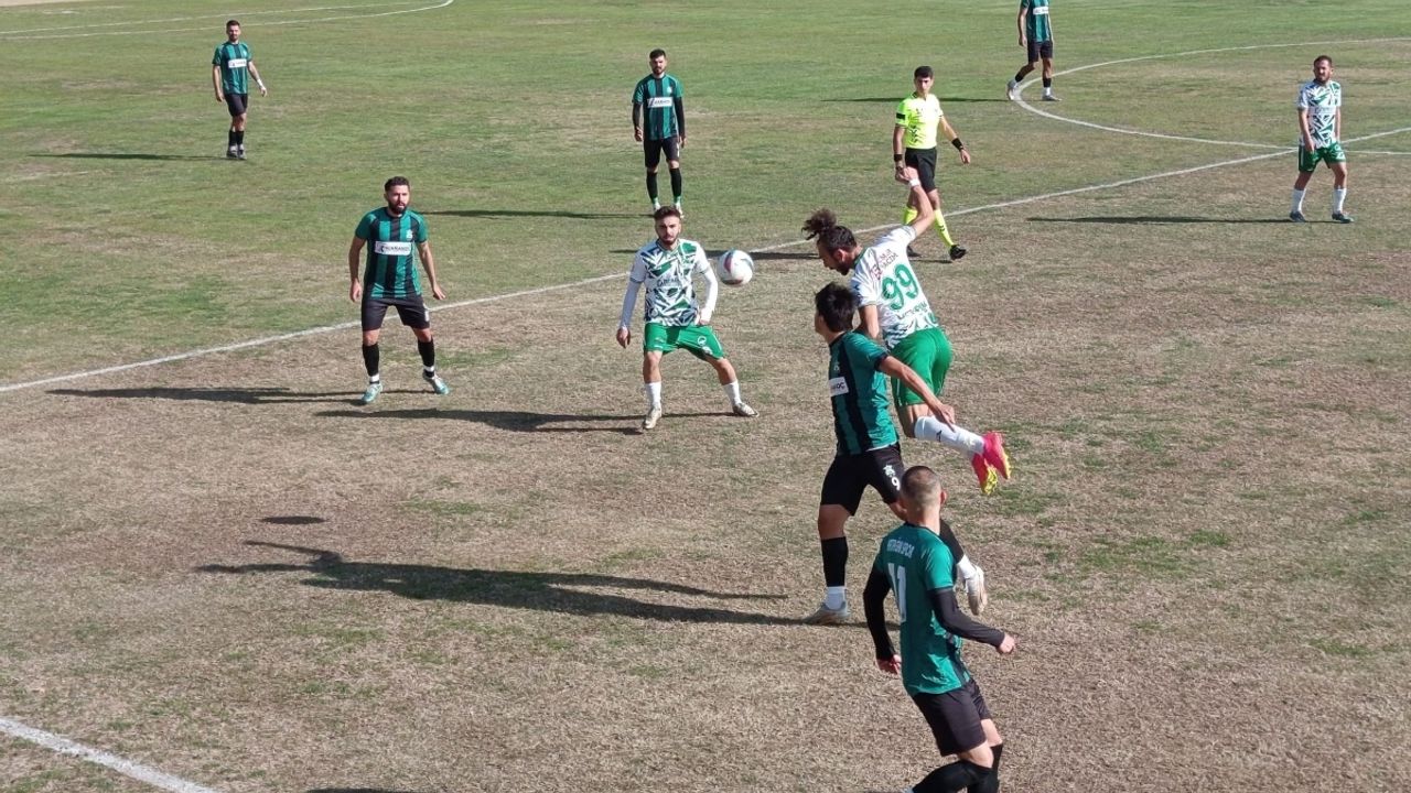 YEŞİL ÇİVRİL BELEDİYESPOR KÖTÜ GİDİŞİ DURDURAMIYOR