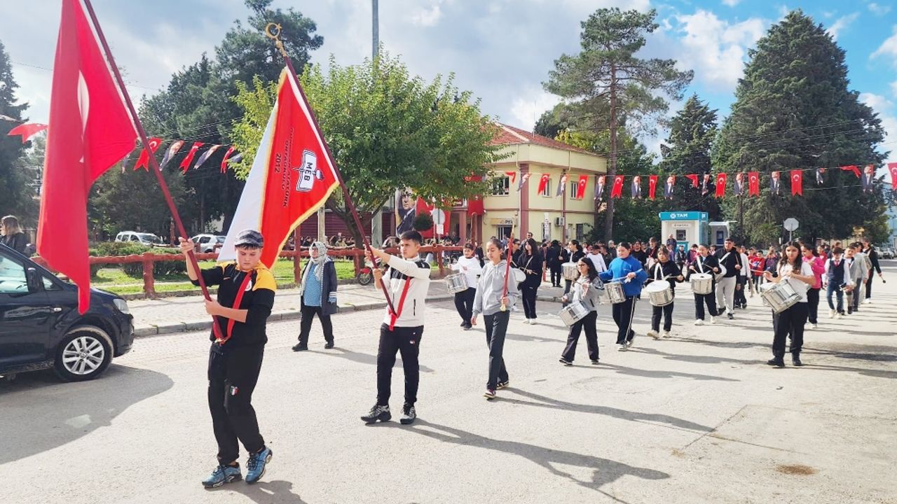 Çivril’de Cumhuriyet Coşkusu Mahalle ve Okullara Taştı