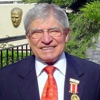 Devlet Üstün Hizmet Madalyalı Kadir Kameroğlu Kimdir