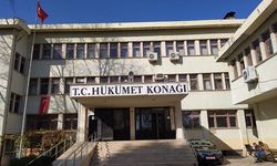 BELEDİYE, KENDİ İŞÇİSİNE HÜKÜMET KONAĞINI TEMİZLETİYOR