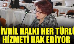 İYİ Parti Çivril İlçe Başkanı Elvan Çakmakçı, Başkan Vural’a, okuduğu faaliyet