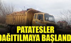 Çivril’de ihtiyaç sahibi ailelere patates dağıtımı yapıldı. Ramazan ayında