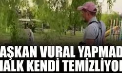 Çivril’in Kızılcasöğüt Mahalle sakinleri kendi imkanlarıyla parkta temizleme