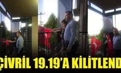 Çivril’de vatandaşlar, 19 Mayıs Atatürk’ü Anma, Gençlik ve Spor Bayramı’nı,