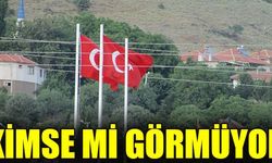 Çalınan bayrak ne belediyenin ne Kaymakam’ın ne muhtarın umurunda.
Geçen hafta gündeme