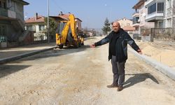 KALDIRIM YOLDAN GENİŞ PARK YERİ YOK