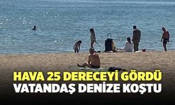 Hava 25 Dereceyi Gördü, Vatandaş Denize Koştu