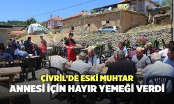 Çivril’de Eski Muhtar, Annesi İçin Hayır Yemeği Verdi