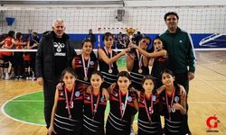 Çivril'de Okul Sporları Genç Kızlar Voleybol Turnuvası Sona Erdi