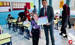 KAYMAKAM ÖĞRENCİLERİN KARNE HEYECANINA ORTAK OLDU