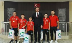 Çivrilli Şampiyonlar Başkan Semih Dere'yi Ziyaret Etti
