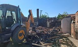 Çivril'de Evi Yanan Aileye Vatandaşlar ve Belediye El Uzattı