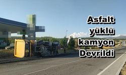 Çivril'de Freni Patlayan Kamyon Devrildi