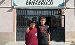 İki Öğrenci Buldukları Telefonu Sahibine Ulaştırdı