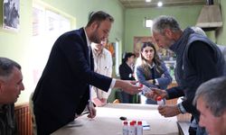 Başkan Semih Dere Çiftçi ve Üretecinin Yanında