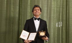 Ünlü Yazar Akif Manaf International Peace Prize Ödülü’nü Aldı