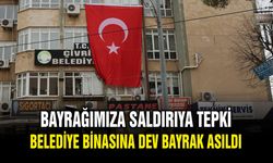 Türk Bayrağı Saldırısına Tepki; Çivril Belediye Binasına Dev Bayrak