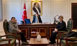 Yeşil Çivril Kadın Kooperatifi kaymakam Fatih Cıdıroğlunu makamında ziyaret etti