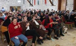 Çivril’de Dayanışma: “Birlikte Örüyor, Birlikte Isıtıyoruz”