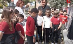 Miniklerden Büyük Duyarlılık Okul Bahçesine Fidan Diktiler