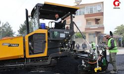 Başkan İlk Asfaltı Kendi Döktü İğdir’in Yolu Yenileniyor