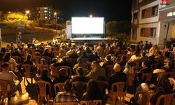 Çivril'de "Köyümde Sinema Var" Coşkusu Akpınar Mahallesi Açık Hava Sinemasında Buluştu