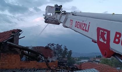 Belediye müdürünün evine yıldırım düştü