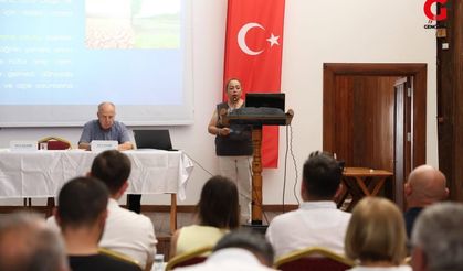Çivril’de meyvecilikte iklim değişikliği, akıllı tarım ve organik üretim ele alındı
