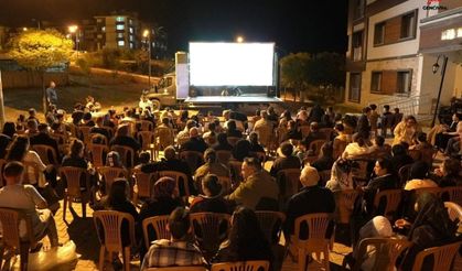 Çivril'de "Köyümde Sinema Var" Coşkusu Akpınar Mahallesi Açık Hava Sinemasında Buluştu