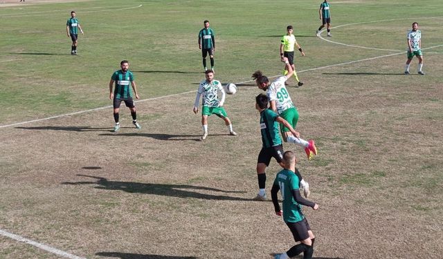 YEŞİL ÇİVRİL BELEDİYESPOR KÖTÜ GİDİŞİ DURDURAMIYOR