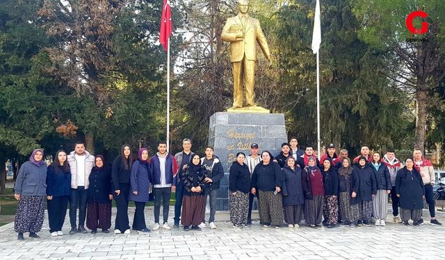 Gürpınar'da Kınalı Kuzular Dualarla Kışlaya Uğurlandı