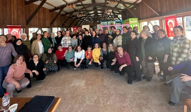 CHP Çivril Kadın Kollarından 8 Mart mesajı "Çaldığınız Hayatların Hesabını Sormaya Geliyoruz"