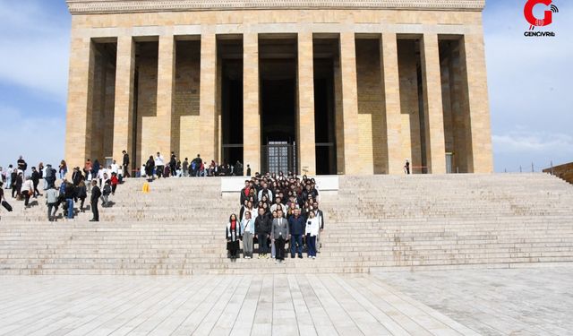 Çivrilli Öğrenciler Anıtkabir ve Birinci Meclisi Ziyaret Etti