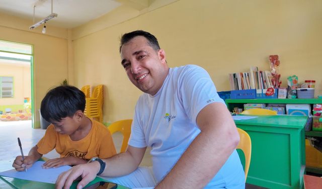Çivrilli İş İnsanı Filiplinli Öğrencilere Umut Oldu