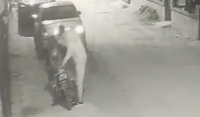 Çaldığı Bisikleti Beğenmeyince Bırakıp Motosikleti Götürdü