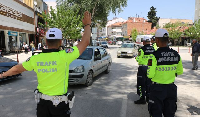 Emniyet ve Jandarmadan ‘Bir Kural Bir Ömür’ Uygulaması