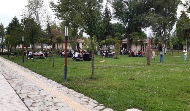 Bayram Tatilinin Gözde Mekanı Millet Bahçesi Oldu