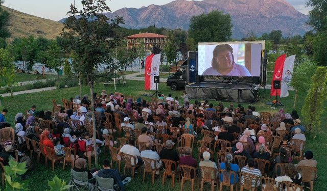 Çivril Millet Bahçesinde Sinema ve Türkü Şöleni