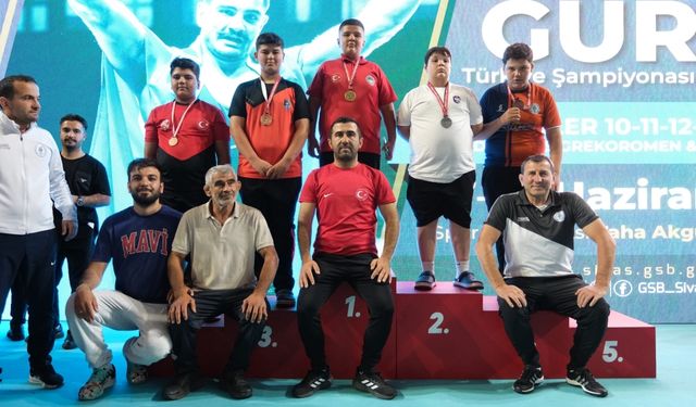 Çivrilli Güreşçiler Sivas’ta Fırtına Gibi Esti