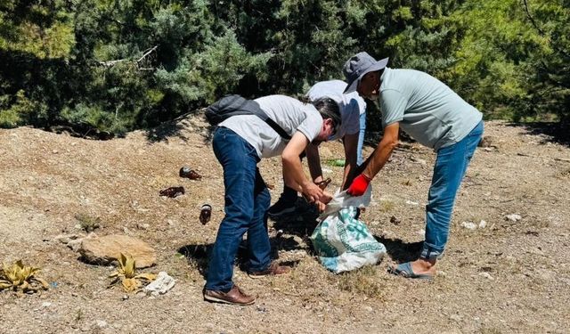 Çivril’de Duyarlı Vatandaşlar Çevre Temizliği Yaptı