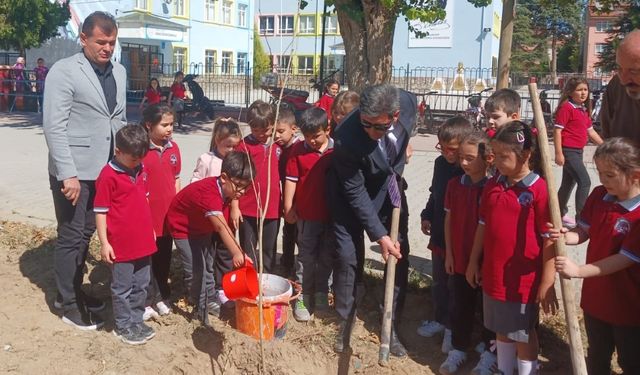 Çivril’de Her Çocuk Bir Fidan Etkinliği Yapıldı