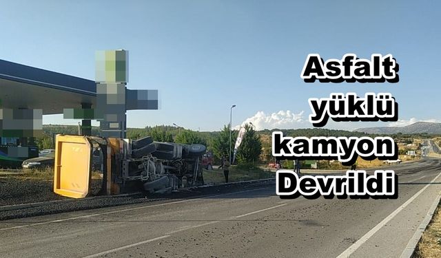 Çivril'de Freni Patlayan Kamyon Devrildi