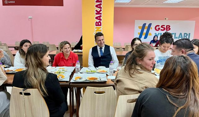 Kaymakam, Eşi İle KYK’da Kalan Öğrencilere Konuk Oldu