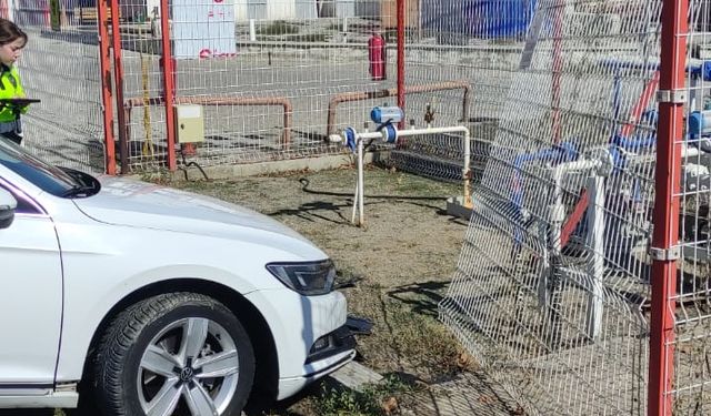 Yoldan Çıkan Araç Faciaya Ramak Kala Durdu