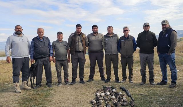 Işıklı Gölünde Kaçak Avcılar Suçüstü Yakalandı