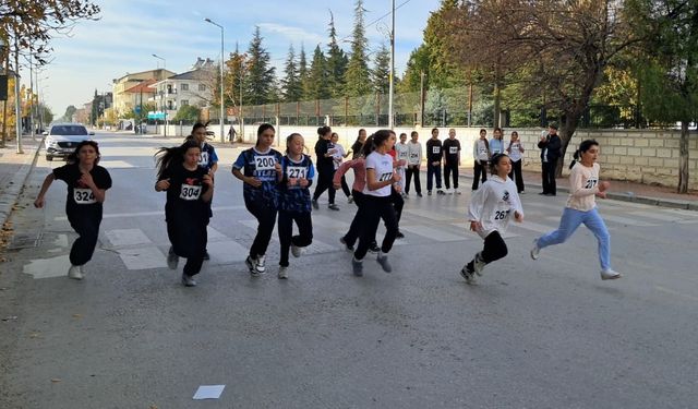 Çivrilli Öğrenciler Kros Yarışlarında Ter Döktü