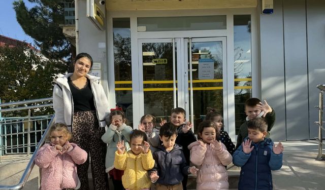 Anaokulu Öğrencileri Sevdiklerine Mektup ve Kart Yolladı
