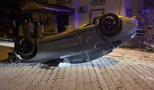 Çivril’de Kavşağa Hızlı Giren Araç Takla Attı
