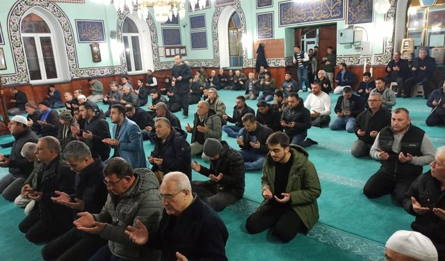 Regaip Kandili’nde Çivril Camileri Doldu Taştı