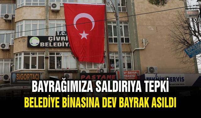 Türk Bayrağı Saldırısına Tepki; Çivril Belediye Binasına Dev Bayrak